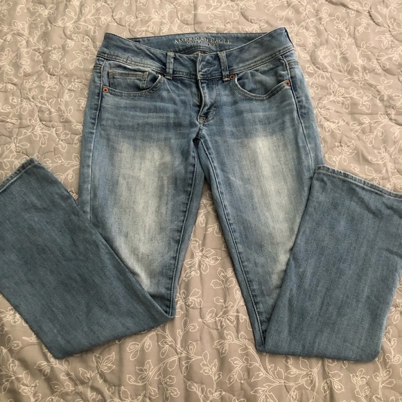 American Eagle Light Wash Jeans - Picture 4 of 6
